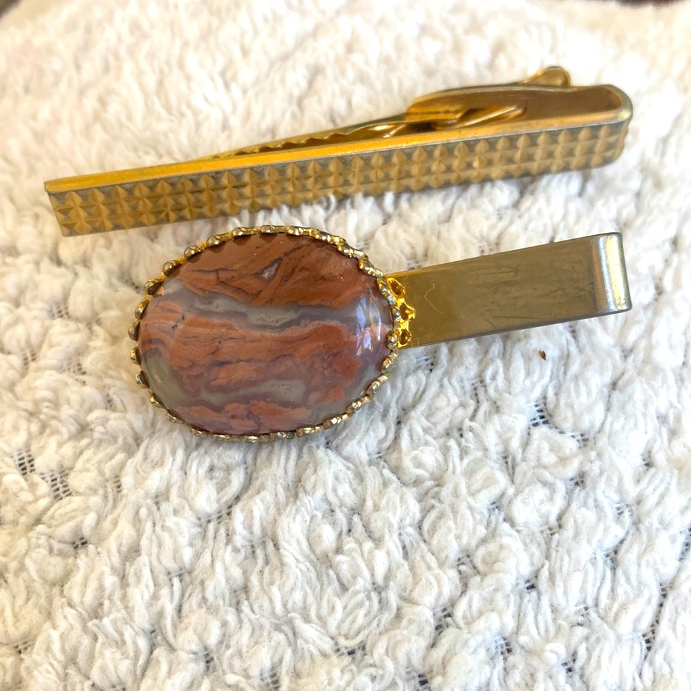 Lot of both tie clips shown. Agate and retro geometric Hickok.